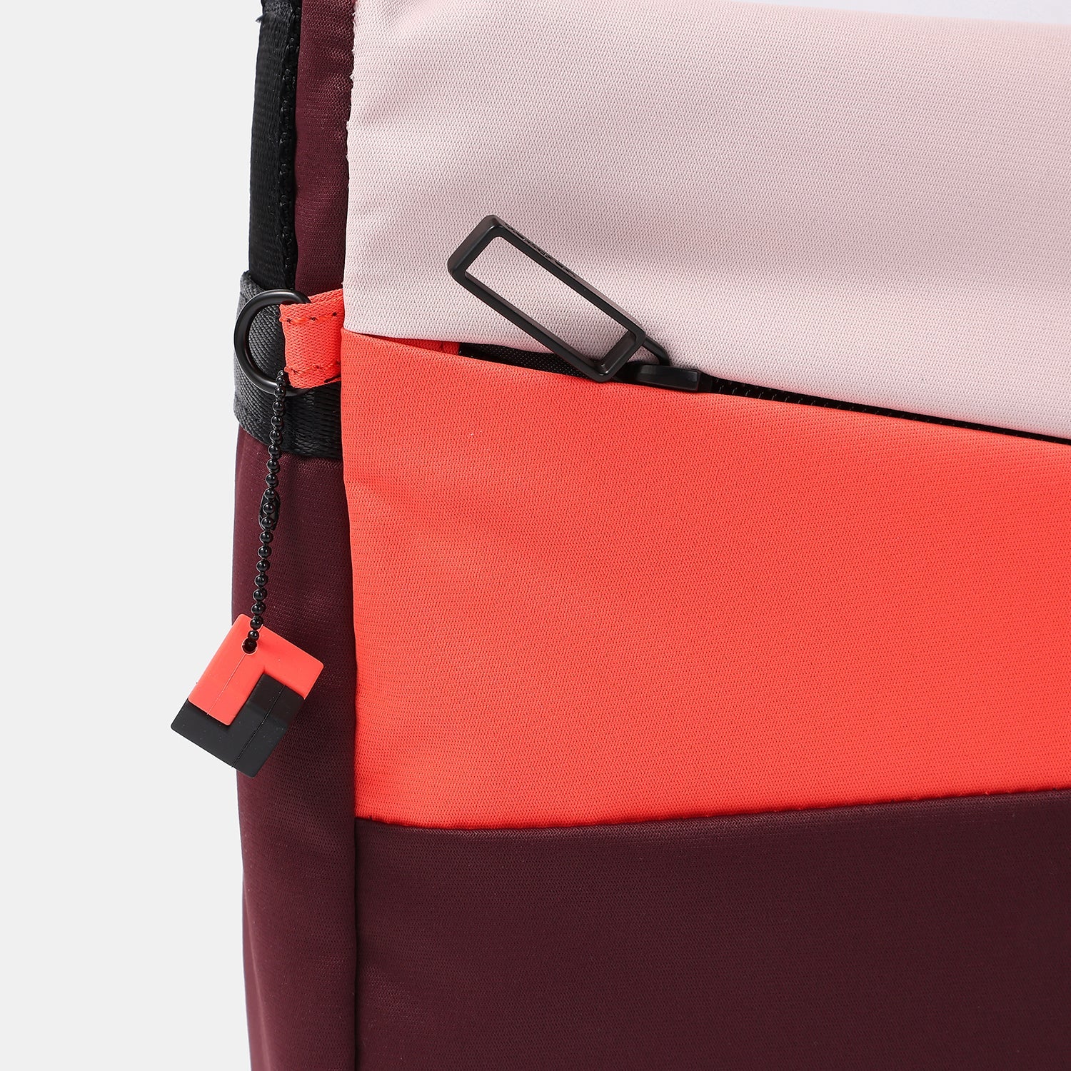 HEDGREN NOVA GRAVITY MEDIUM CROSSOVER BAG